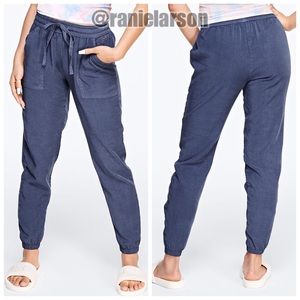 PINK Easy Lightweight Jogger